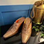 Thumbnail for Gold-coloured leather shoes – 7½