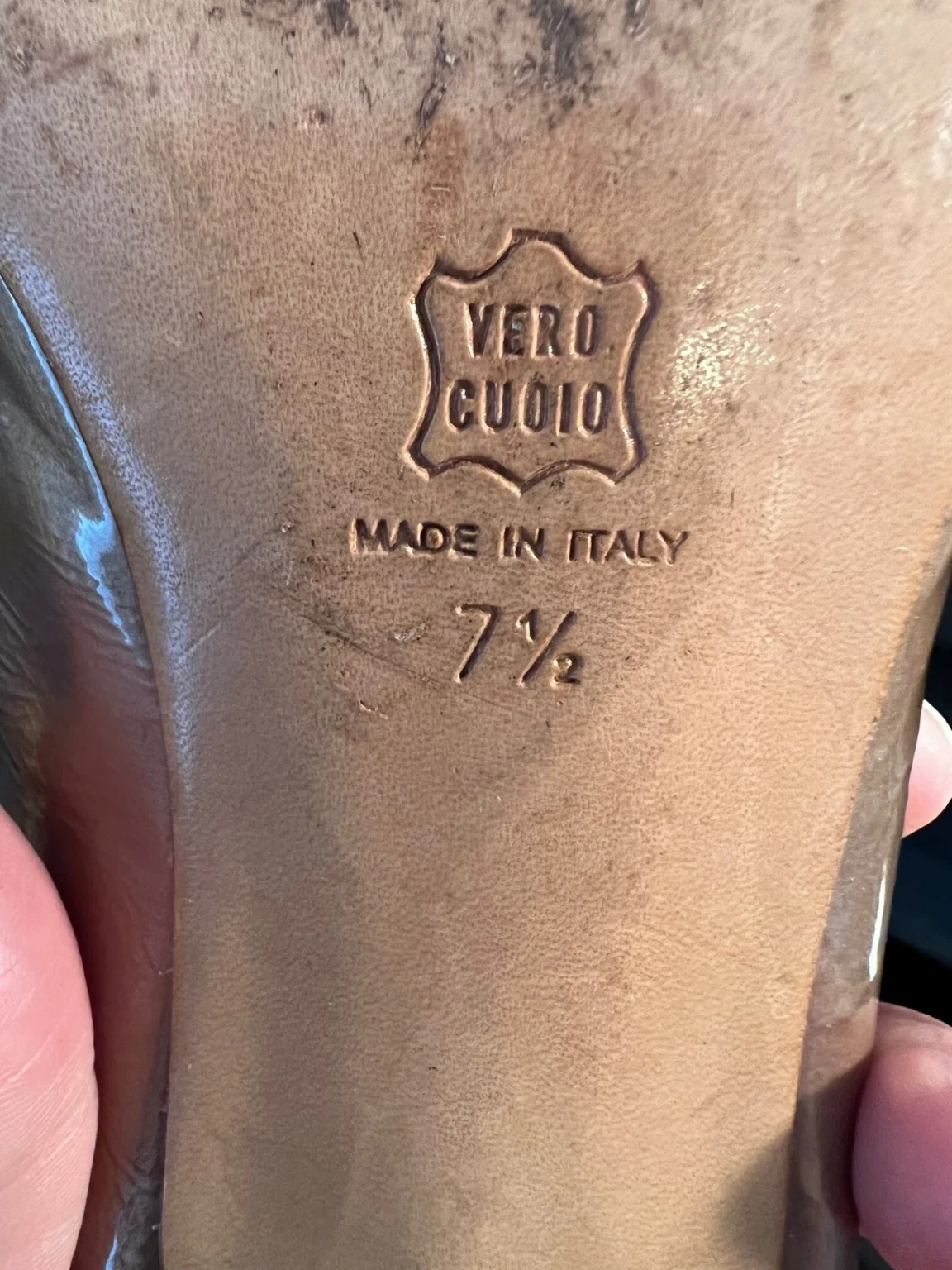Image for Gold-coloured leather shoes – 7½