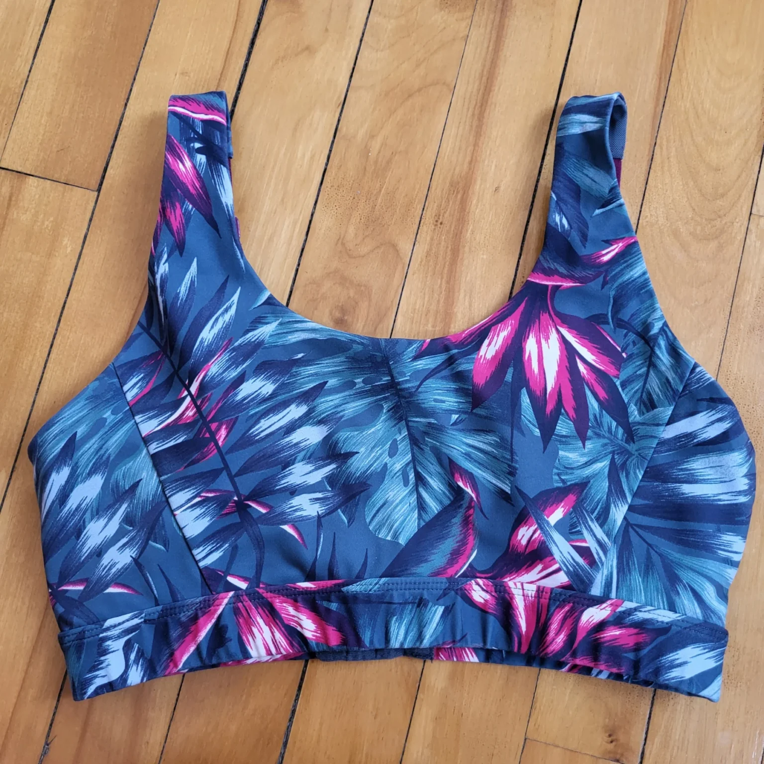 Image for Soutien-gorge de sport Lolë à bretelles convertibles, imprimé floral tropical, taille S