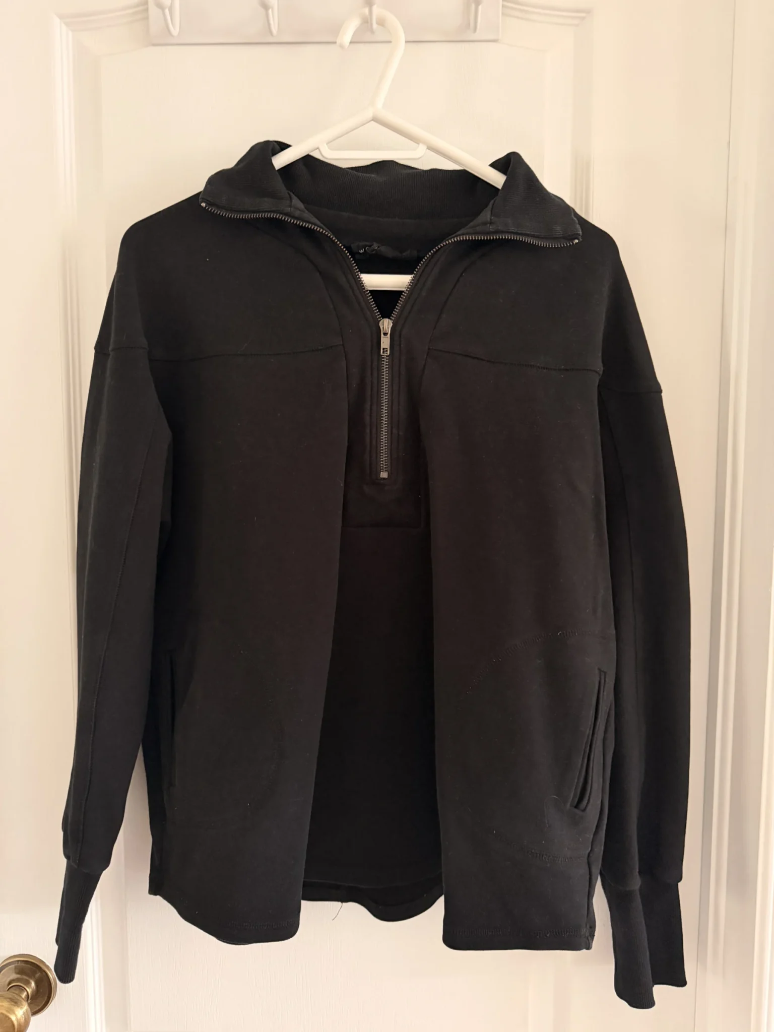 Featured image for Chandail demi zip noir Womance
