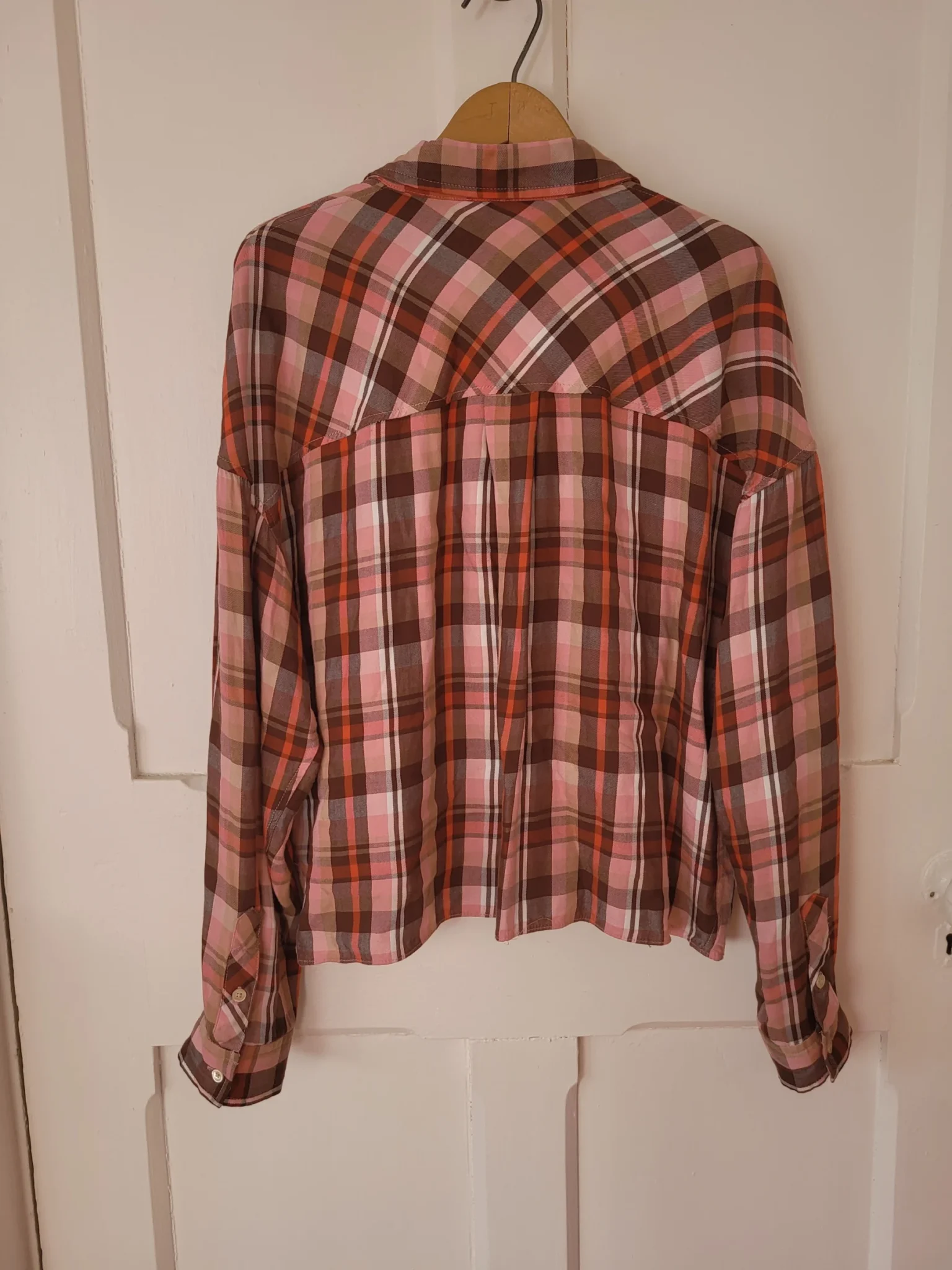 Image for Chemise Aritzia Wilfred Free à carreaux rose et brun, courte et ample, taille S