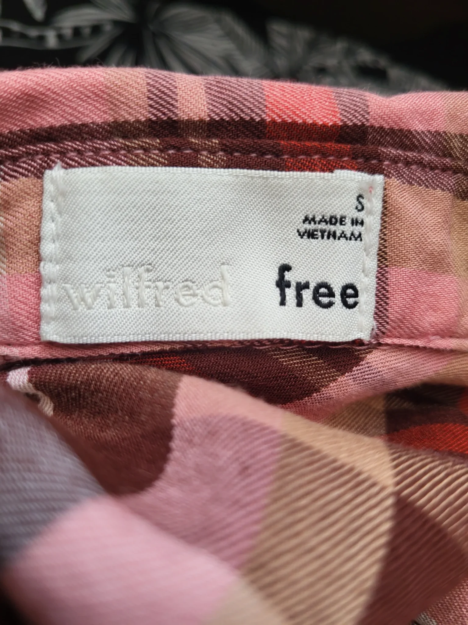 Image for Chemise Aritzia Wilfred Free à carreaux rose et brun, courte et ample, taille S