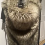 Thumbnail for [RARE] Gilet sans manches en fausse fourrure Talula (Vintage - Aritzia) avec grand capuchon - xxs