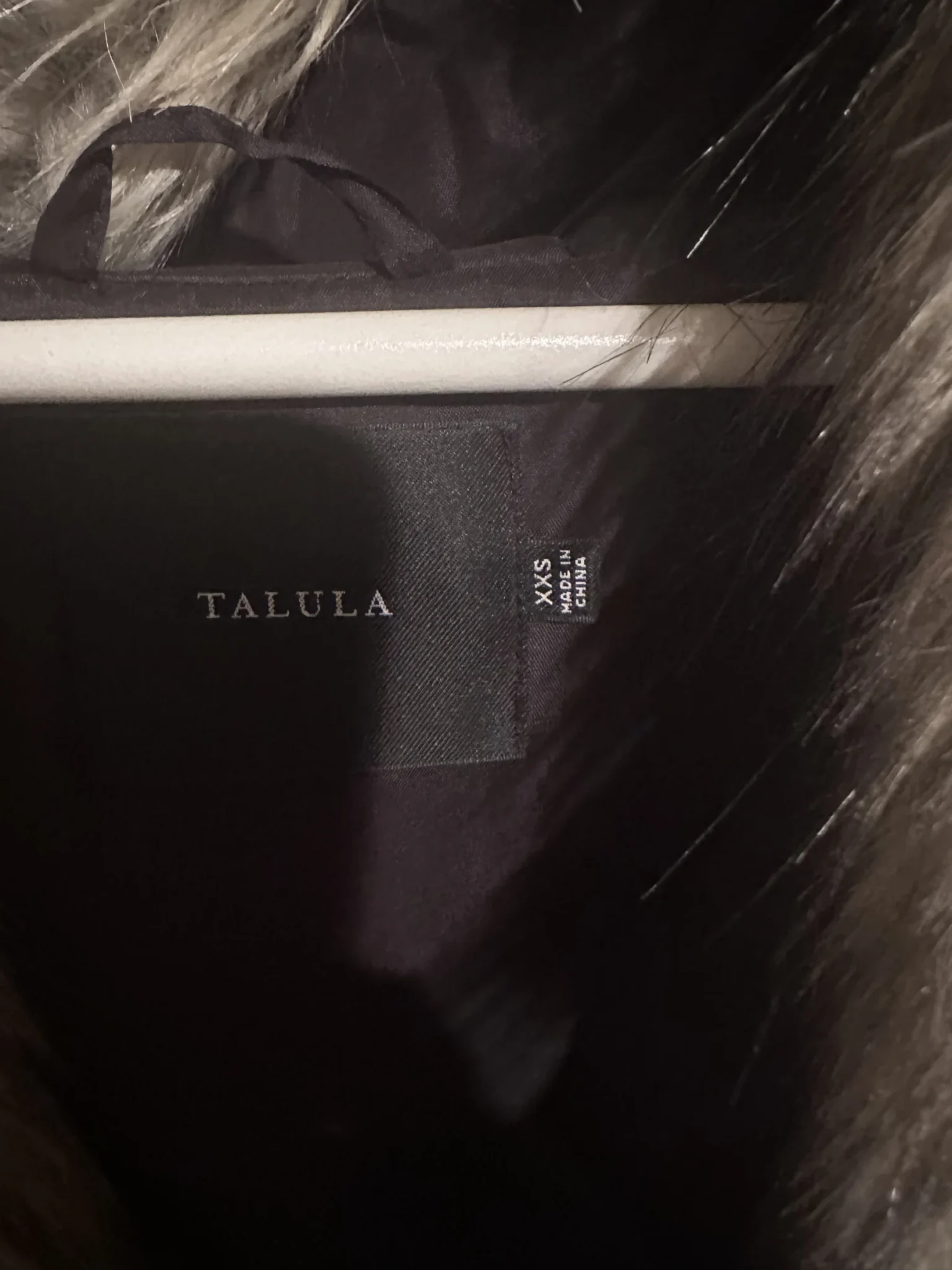Image for [RARE] Gilet sans manches en fausse fourrure Talula (Vintage - Aritzia) avec grand capuchon - xxs