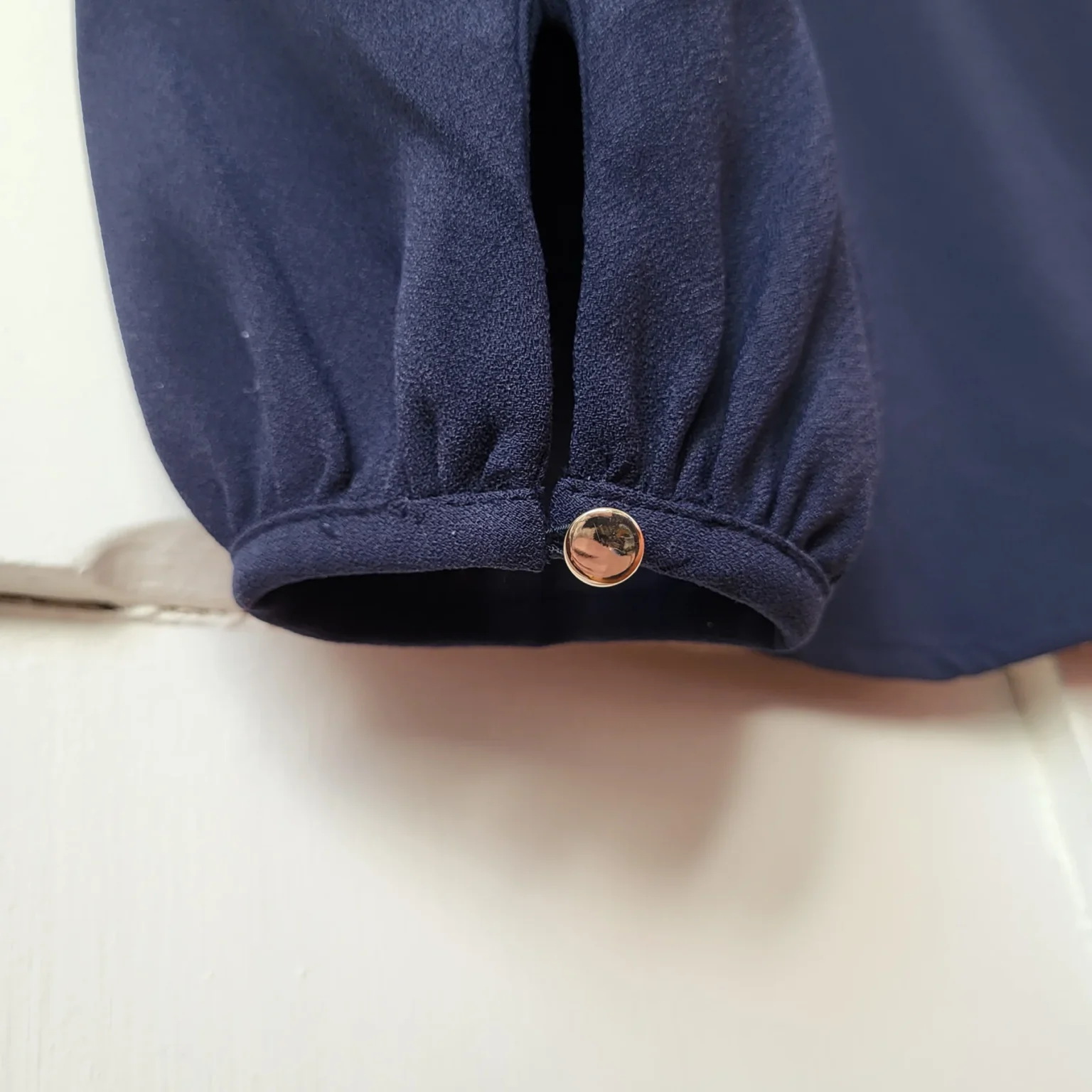 Image for Blouse J.Crew bleu marine à col volanté et manches bouffantes, taille S