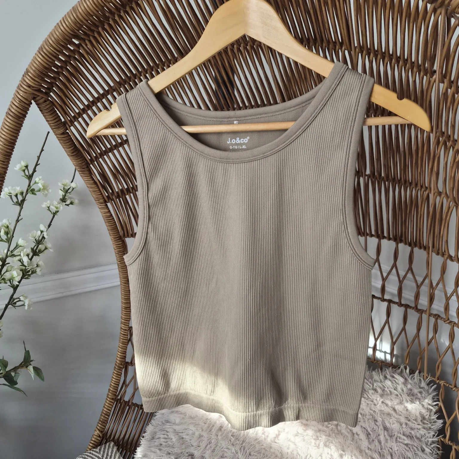 Featured image for Seamless sleeveless top