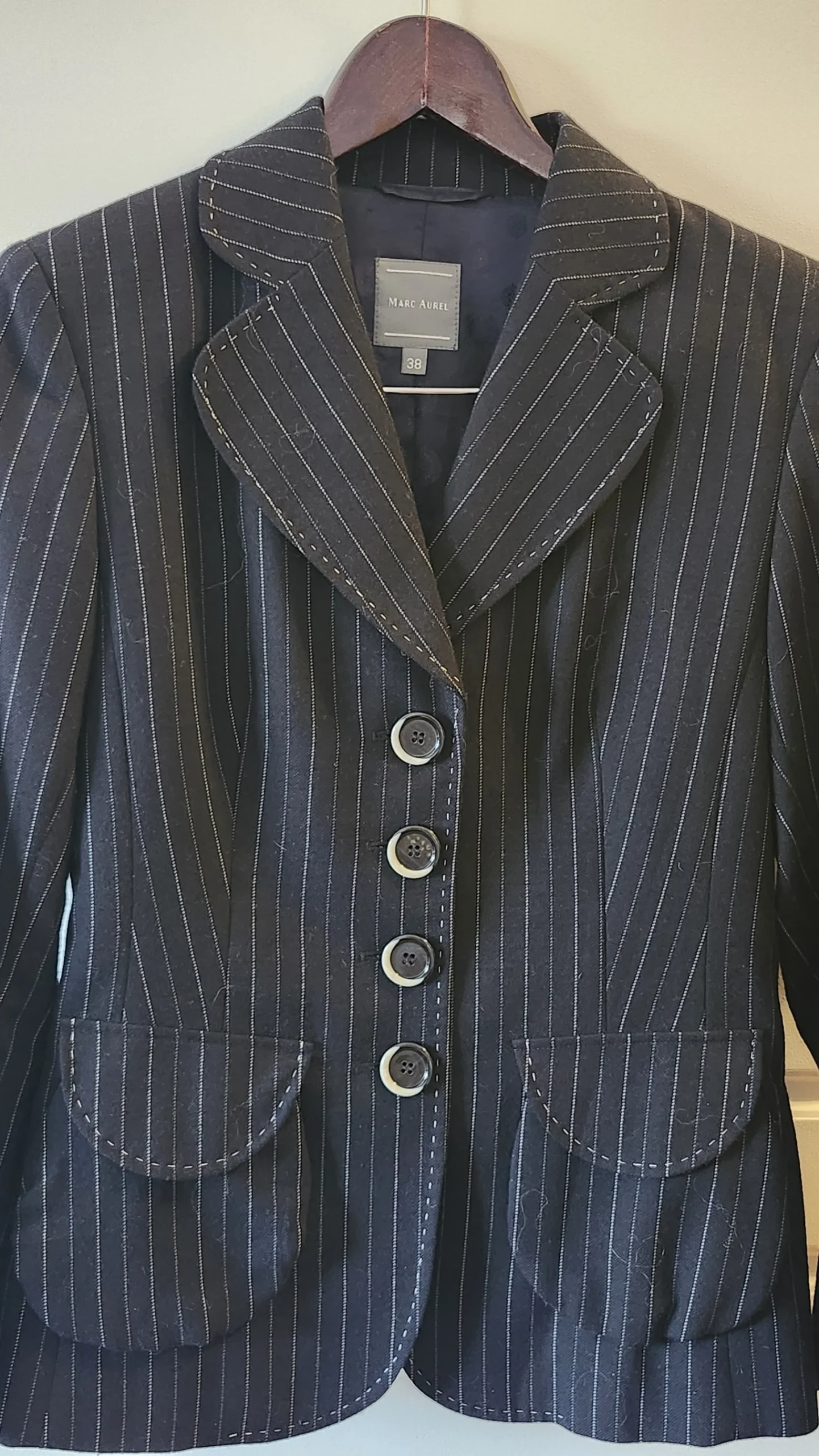 Veston MarcAurel, grandeur 38, excellente état, jupe disponible pour en faire un tailleur *Autre seconde main