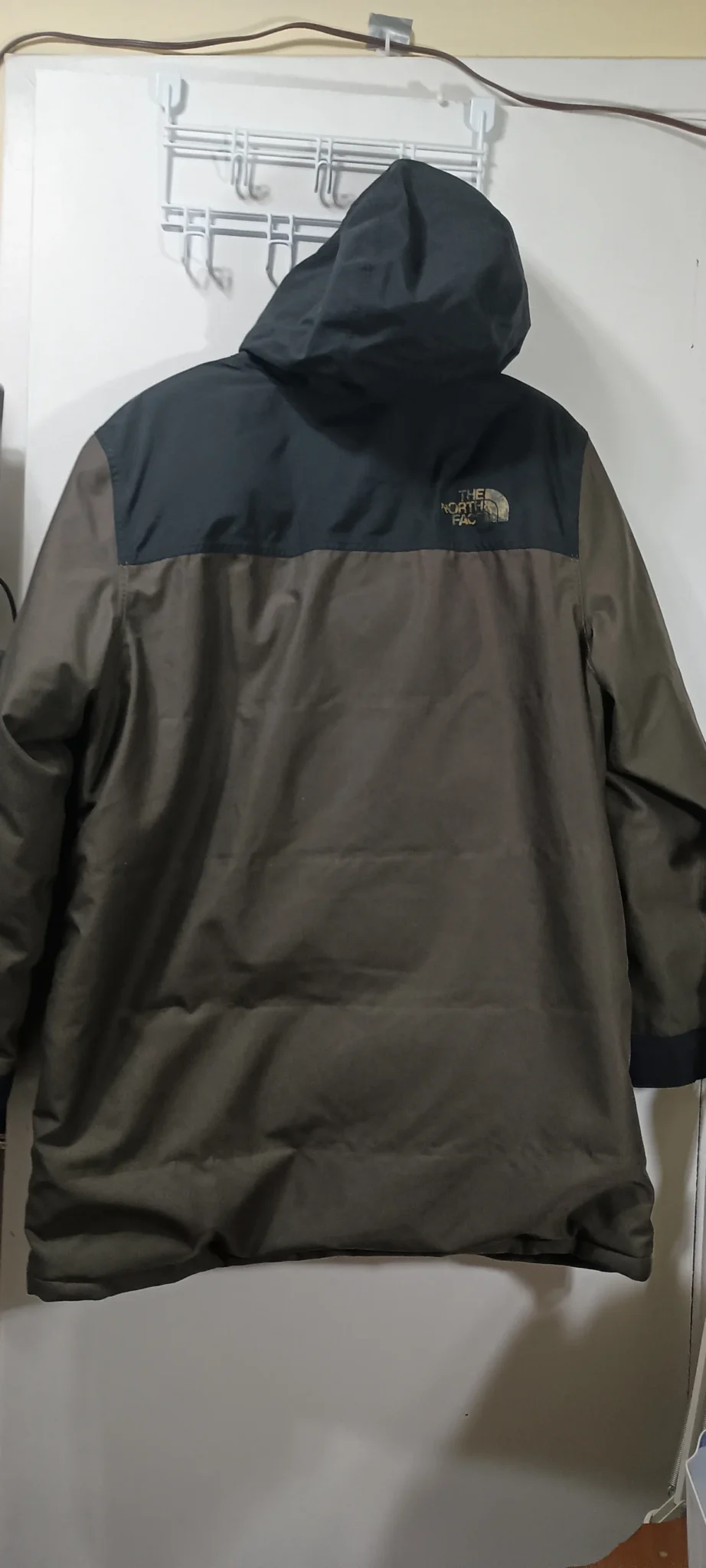 Image for The North Face hooded winter coat – Black and dark grey, camouflage lining, integrated balaclava.