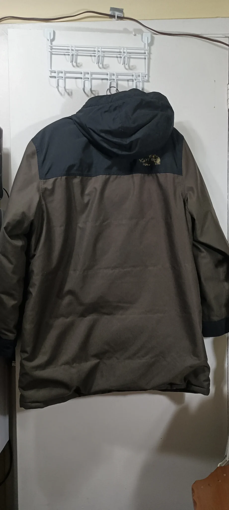 Image for The North Face hooded winter coat – Black and dark grey, camouflage lining, integrated balaclava.