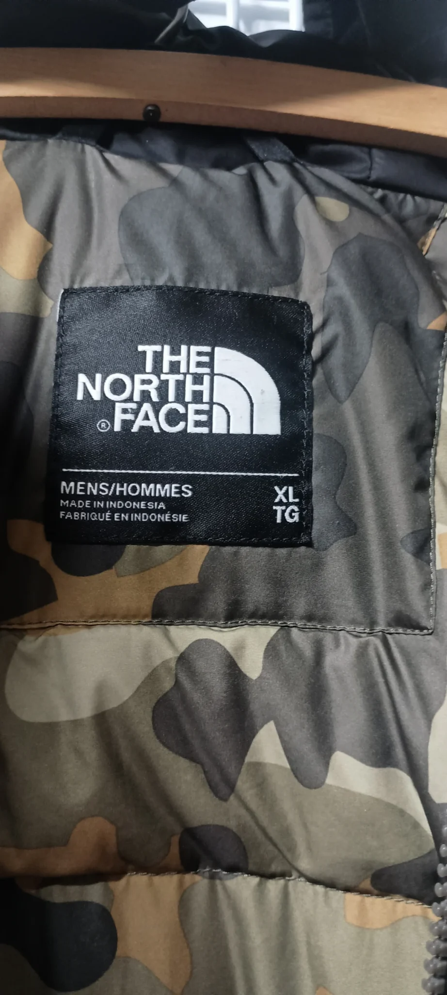 Image for The North Face hooded winter coat – Black and dark grey, camouflage lining, integrated balaclava.