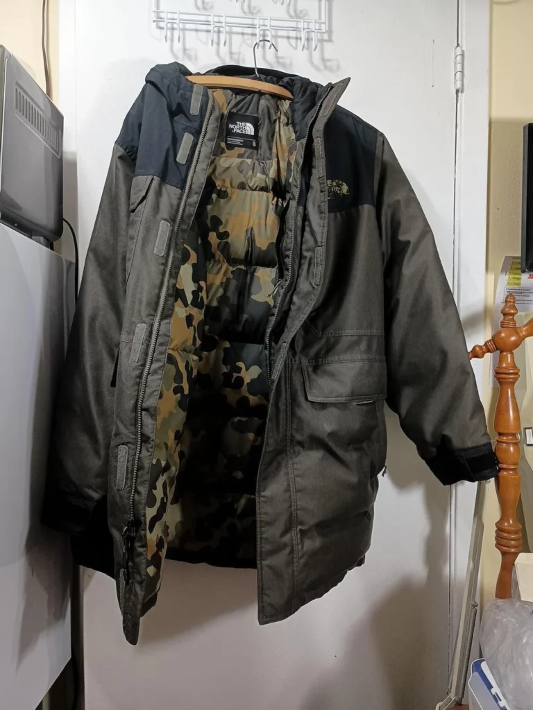 Image for The North Face hooded winter coat – Black and dark grey, camouflage lining, integrated balaclava.