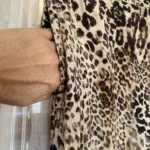 Thumbnail for Pantalon léger motifs léopard jambe droite