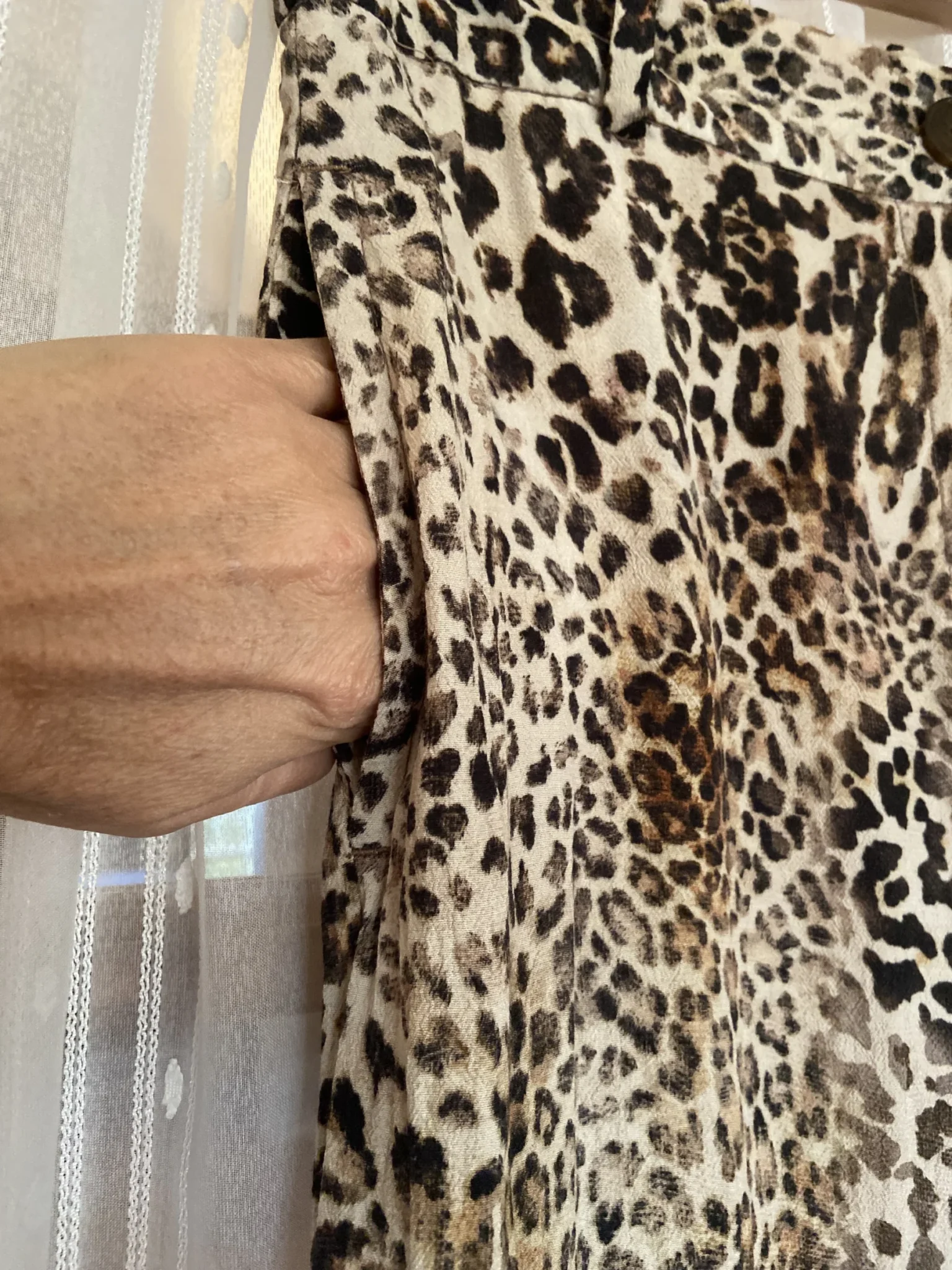 Image for Pantalon léger motifs léopard jambe droite