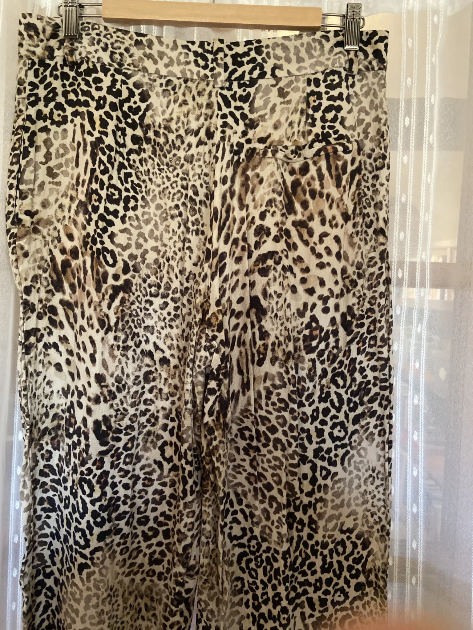 Image for Pantalon léger motifs léopard jambe droite