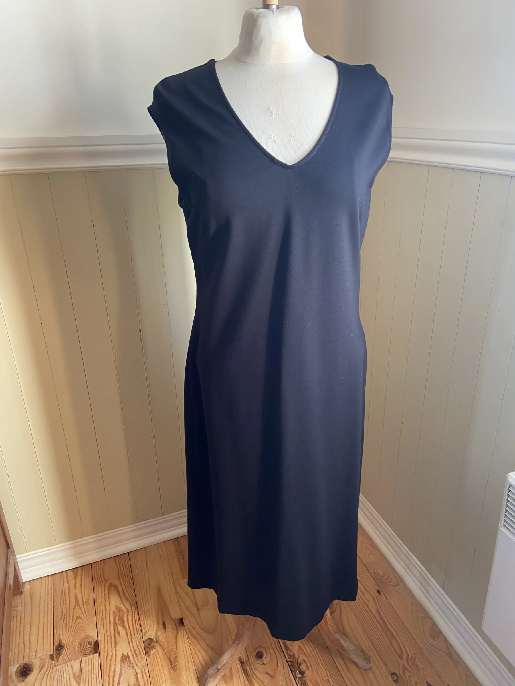 Robe noire polyvalente Contemporaine seconde main