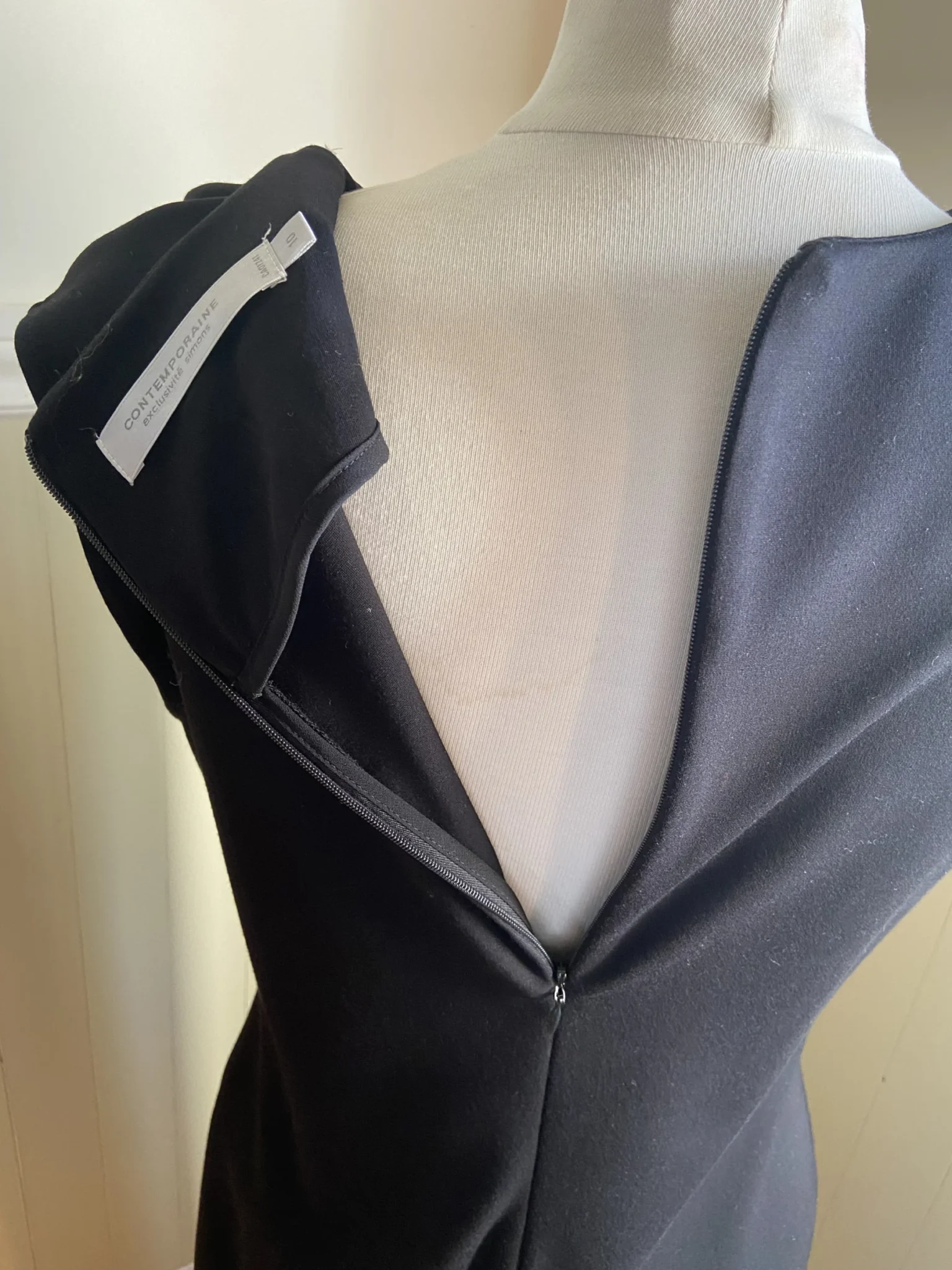 Image for Robe noire polyvalente