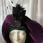 Featured thumbnail for Béret de velours mauve à aigrette (chapeau) style Renaissance - Chic / VINTAGE