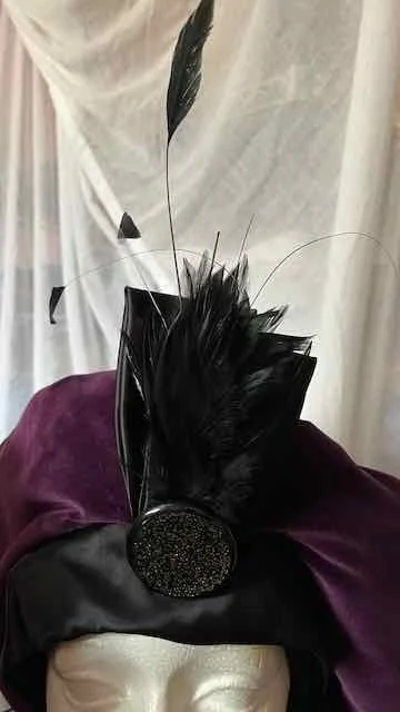 Image for Béret de velours mauve à aigrette (chapeau) style Renaissance - Chic / VINTAGE