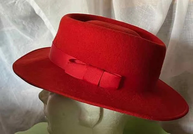 Image for Red felt hat / VINTAGE