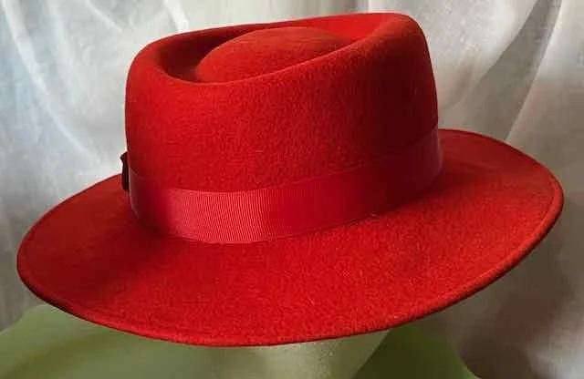 Image for Red felt hat / VINTAGE