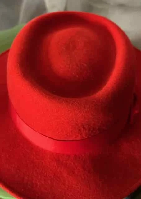 Image for Red felt hat / VINTAGE