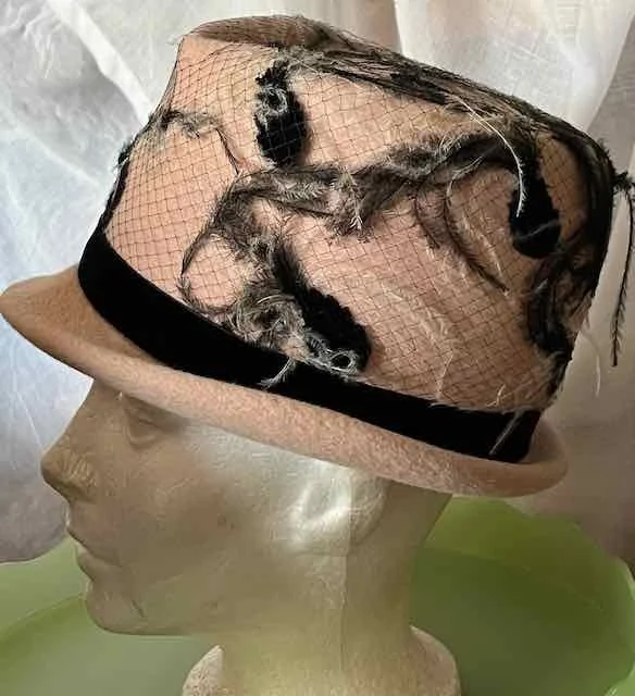 Image for Chapeau de feutre rose à voilette et plumes - Original / Chic / VINTAGE