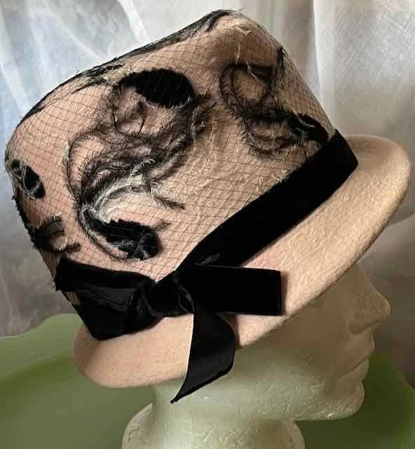 Image for Chapeau de feutre rose à voilette et plumes - Original / Chic / VINTAGE