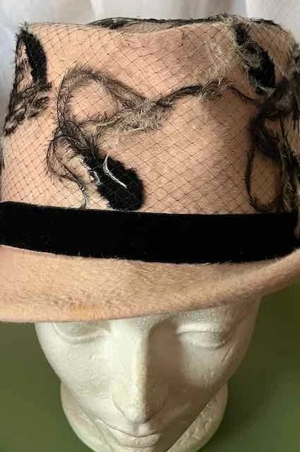 Image for Chapeau de feutre rose à voilette et plumes - Original / Chic / VINTAGE