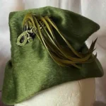 Featured thumbnail for Chapeau de feutre brossé, vert avec aigrette – très chic / VINTAGE