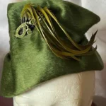 Thumbnail for Chapeau de feutre brossé, vert avec aigrette – très chic / VINTAGE