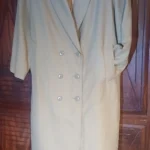 Featured thumbnail for Manteau long plissé à l'arrière