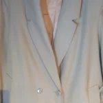 Thumbnail for Manteau long plissé à l'arrière