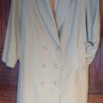 Thumbnail for Manteau long plissé à l'arrière