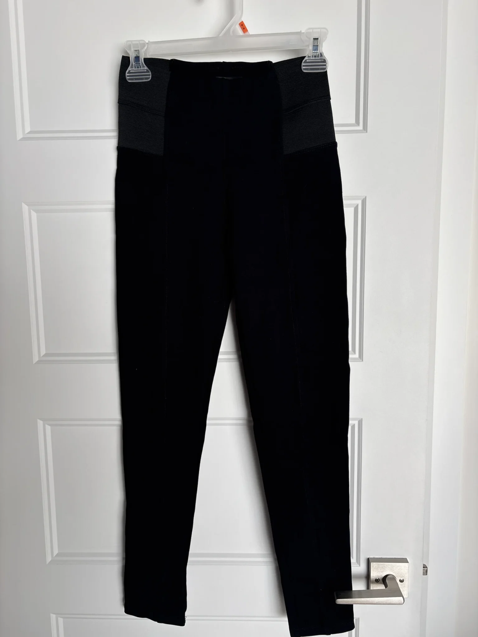Featured image for Pantalons style leggins
