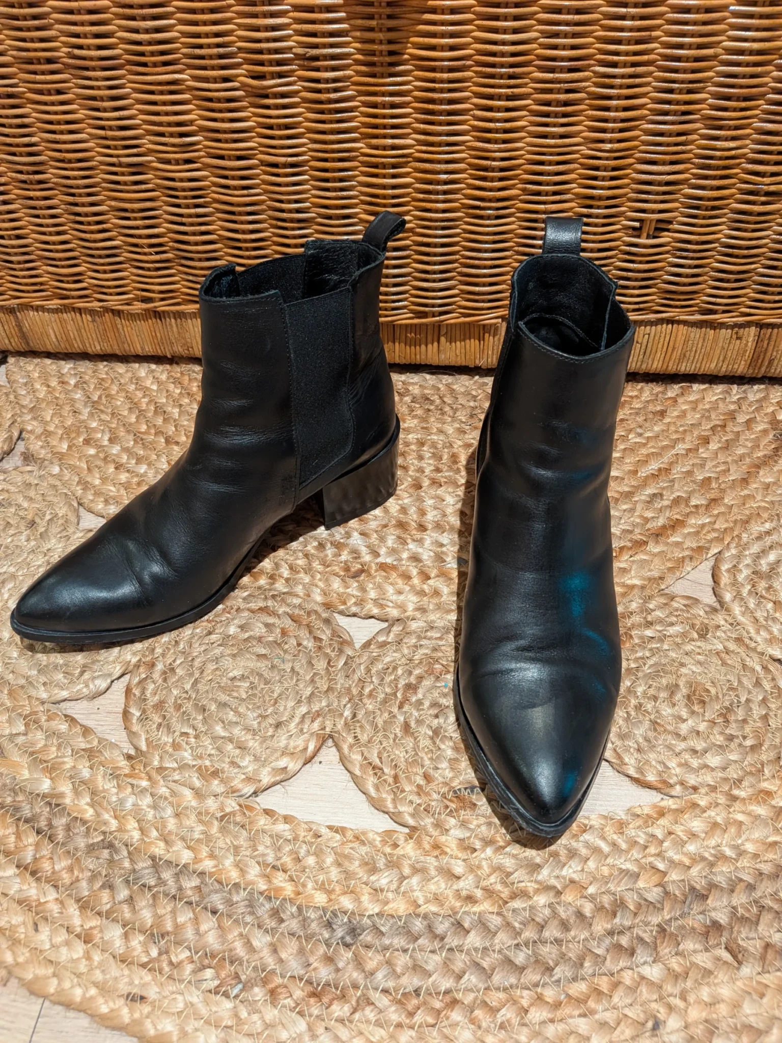 Image for 🖤 Leather Chelsea boots