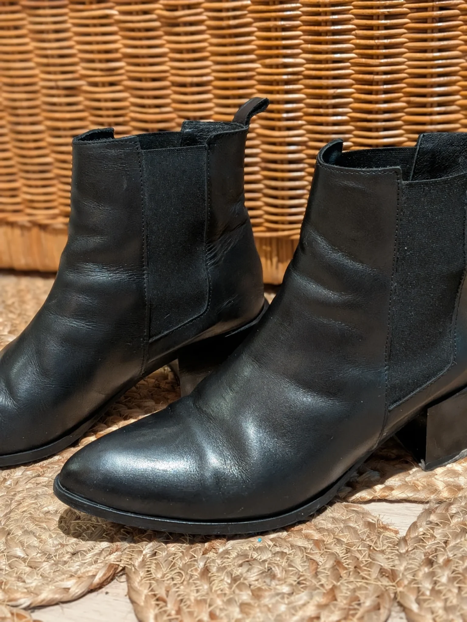 Image for 🖤 Leather Chelsea boots