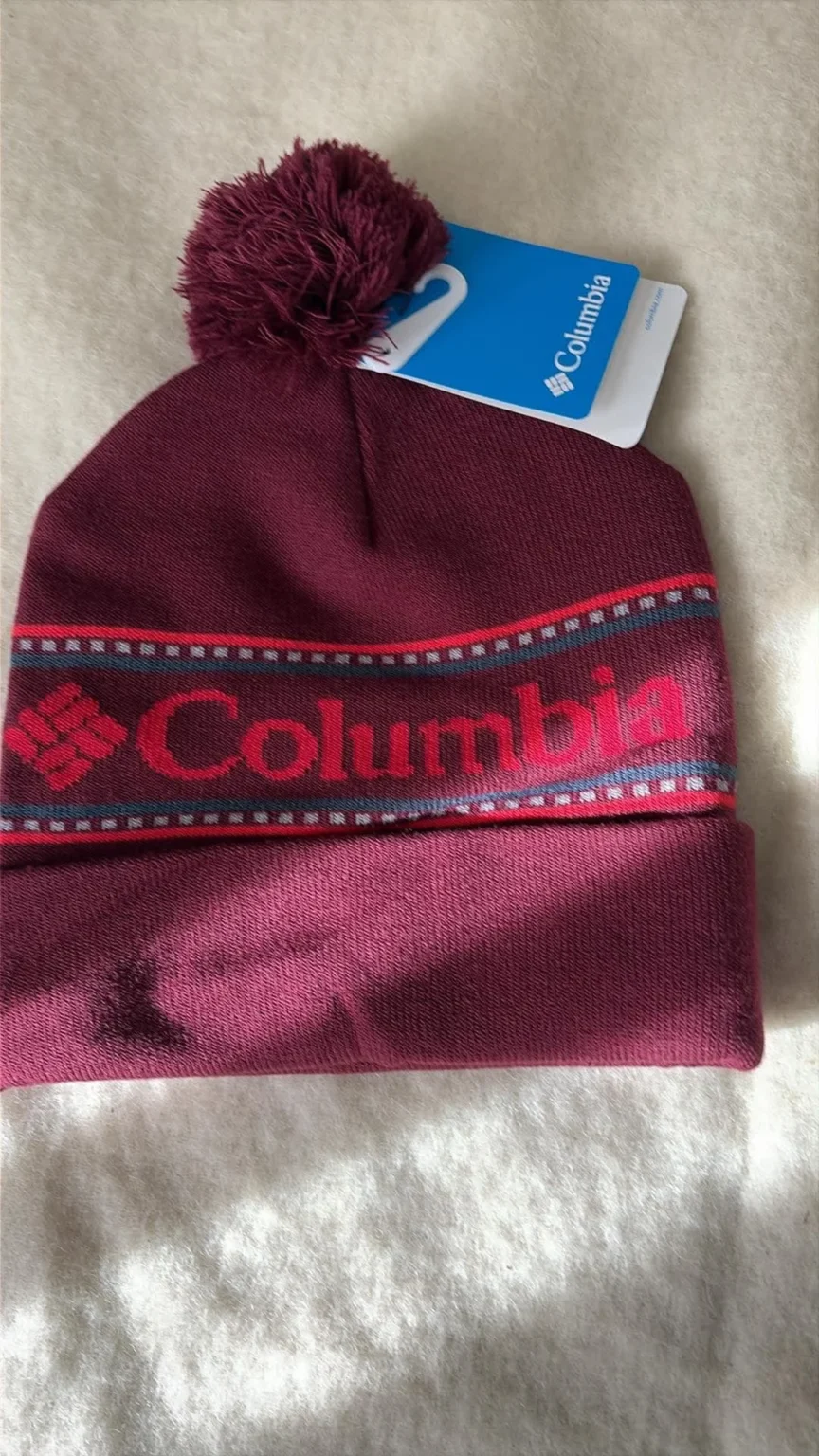 Featured image for Bonnet/Tuque Columbia  couleur bordeaux