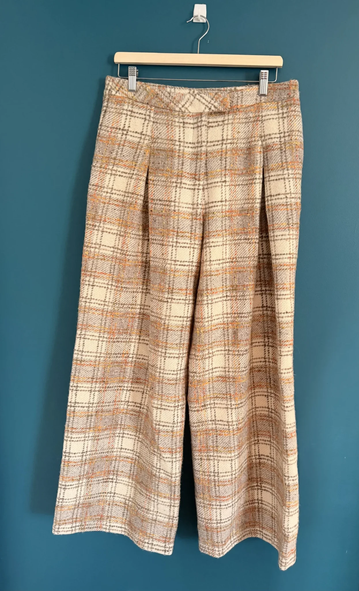 Featured image for Pantalon jambes large Italien 70% laine, 30% mélange polyester acetate