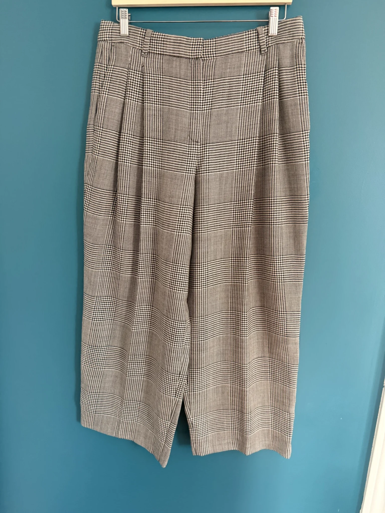 Featured image for Wide-leg 3/4-length Prince of Wales trousers, 26-inch inside leg