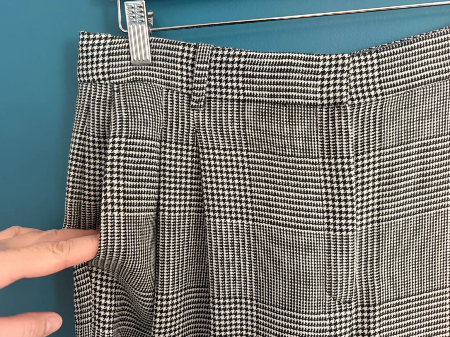Image for Wide-leg 3/4-length Prince of Wales trousers, 26-inch inside leg