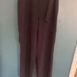Featured thumbnail for Pantalon habillé bleu marin poches cargo sur le côté, ceinture . Taille haute