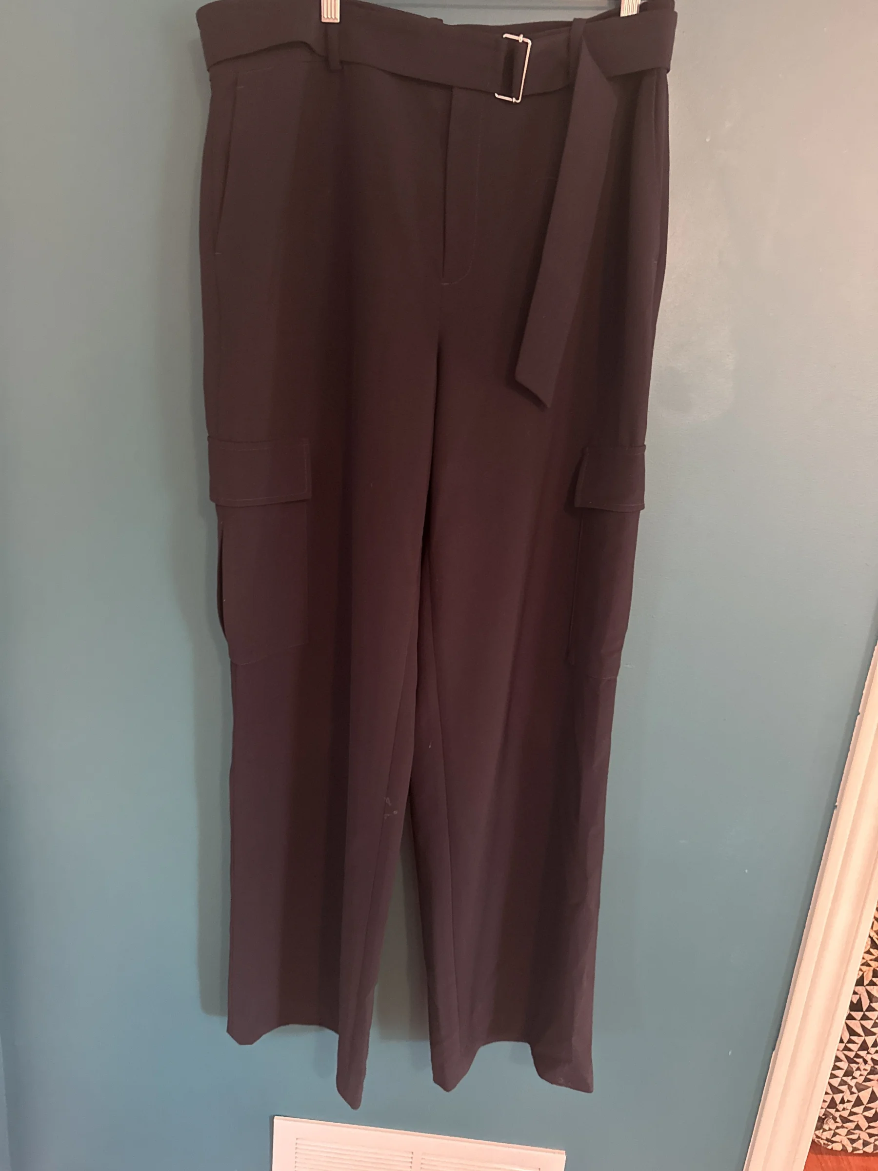 Pantalon habillé bleu marin poches cargo sur le côté, ceinture . Taille haute Contemporaine seconde main