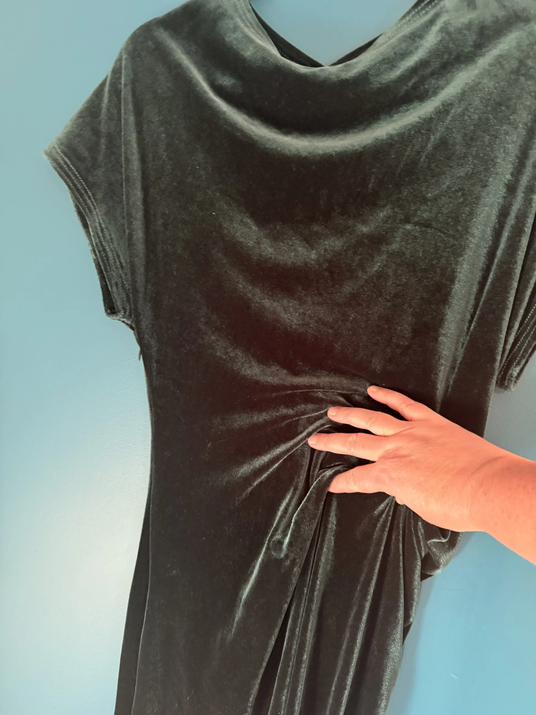 Robe velours vert forêt drappée au niveau de la taille Zara seconde main