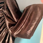 Thumbnail for Robe en velours noir effet drappé