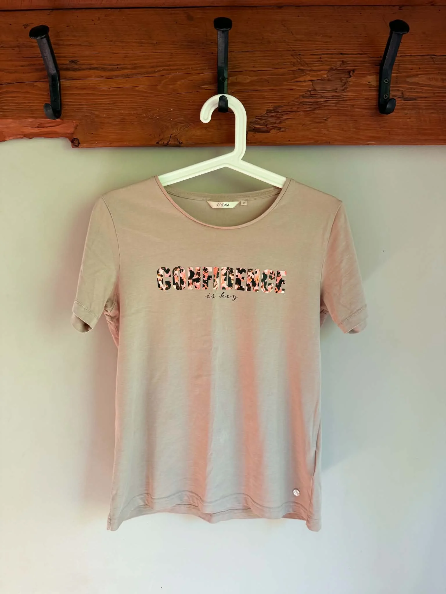 Cream T-shirt – Small *Other seconde main