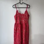 Featured thumbnail for Robe rouge effet dentelle