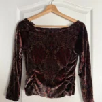 Featured thumbnail for Chandail manches longues col bateau en velours