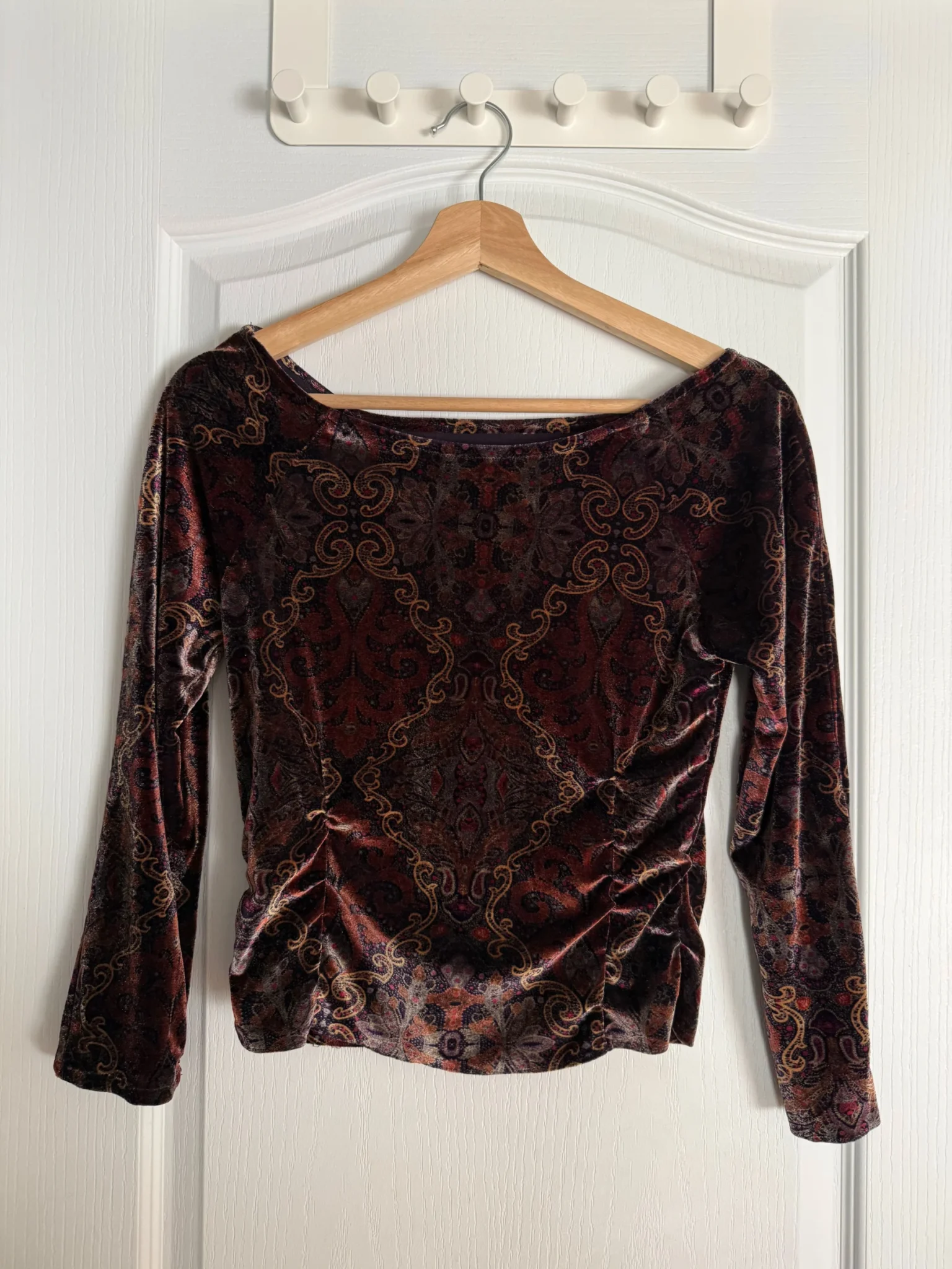 Featured image for Chandail manches longues col bateau en velours