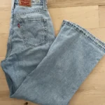 Thumbnail for Loose-fitting Levi’s jeans