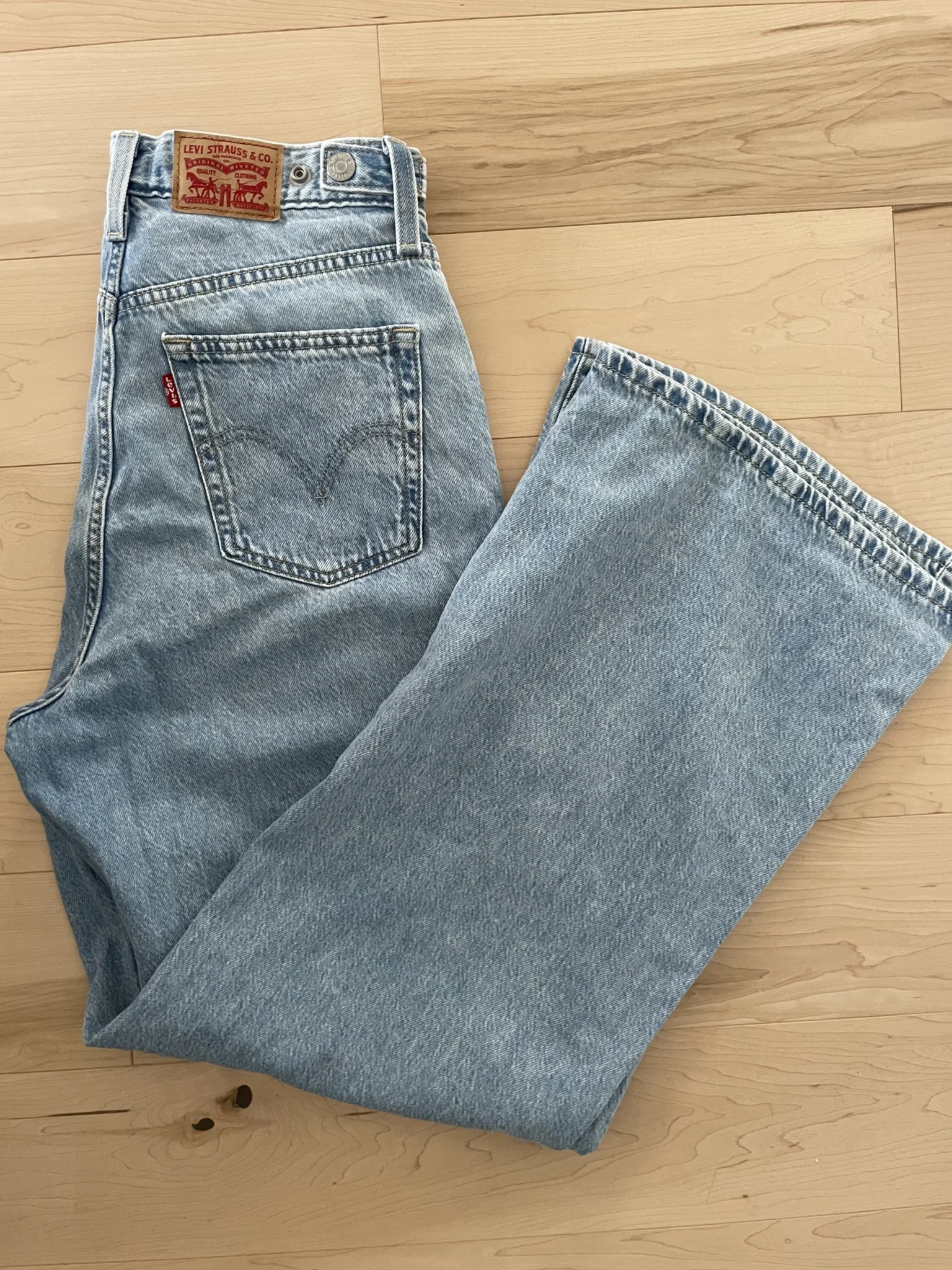 Image for Loose-fitting Levi’s jeans